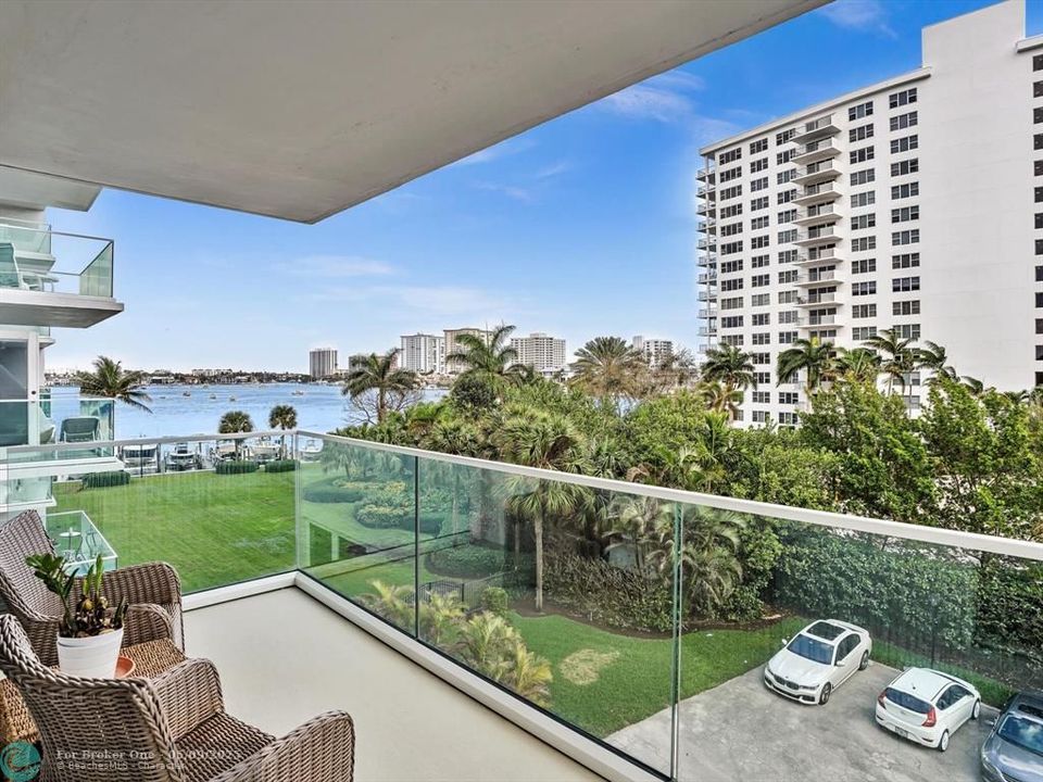 For Sale: $1,119,000 (2 beds, 2 baths, 1284 Square Feet)