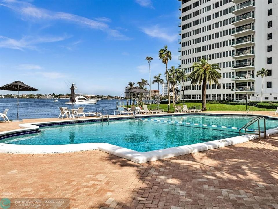 For Sale: $1,119,000 (2 beds, 2 baths, 1284 Square Feet)