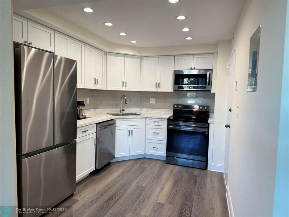 For Sale: $455,000 (3 beds, 2 baths, 1706 Square Feet)