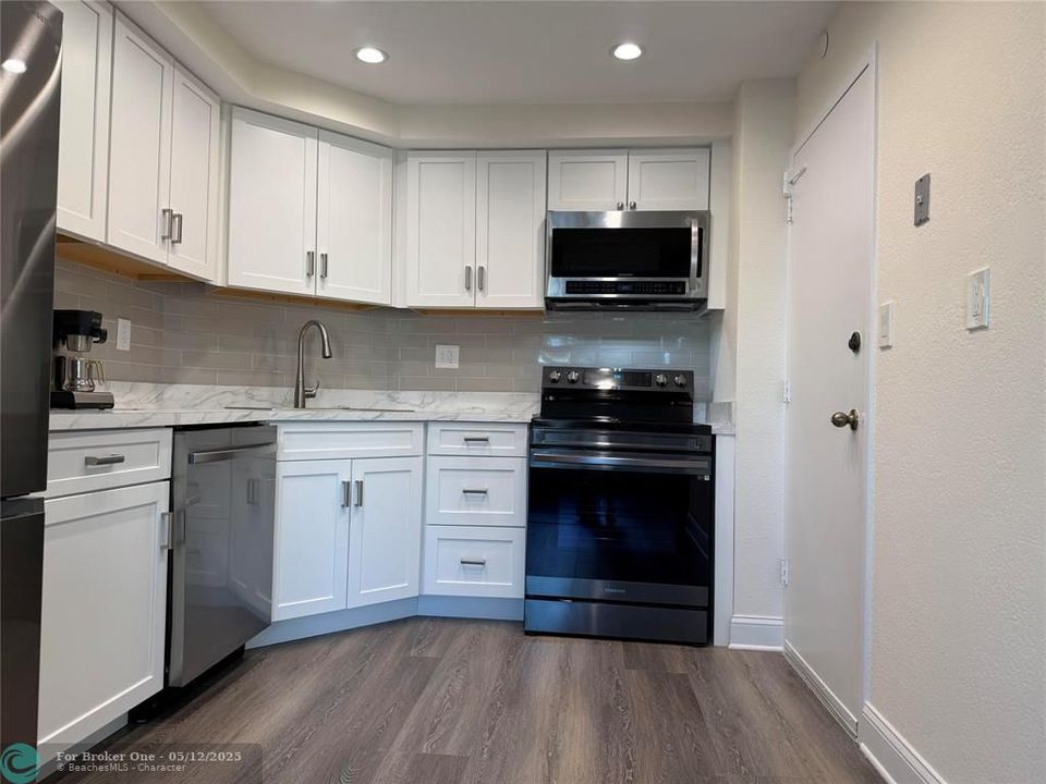 For Sale: $455,000 (3 beds, 2 baths, 1706 Square Feet)