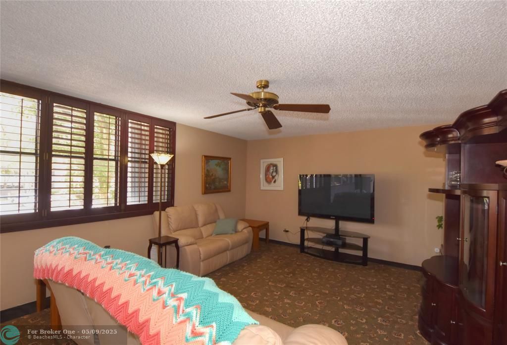 For Sale: $350,000 (3 beds, 2 baths, 1396 Square Feet)