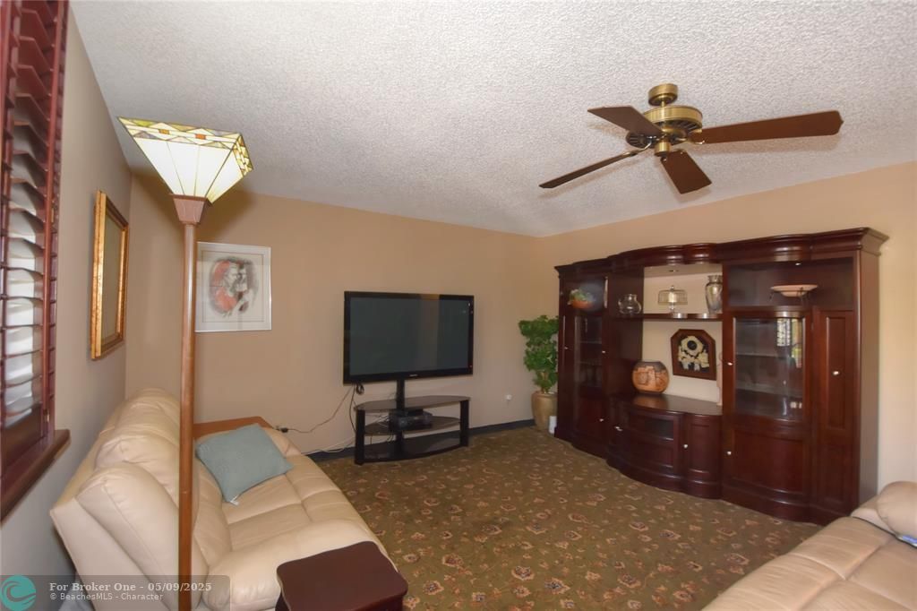 For Sale: $350,000 (3 beds, 2 baths, 1396 Square Feet)