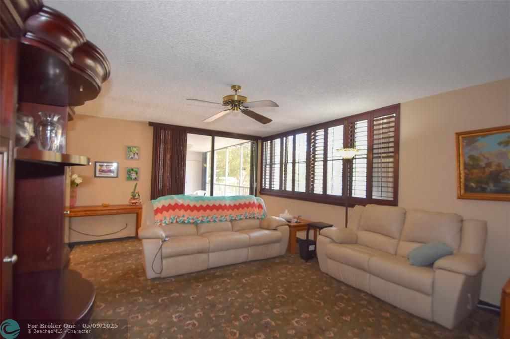 For Sale: $350,000 (3 beds, 2 baths, 1396 Square Feet)