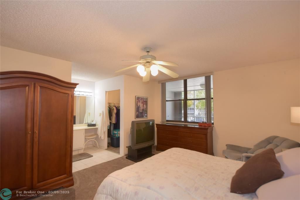 For Sale: $350,000 (3 beds, 2 baths, 1396 Square Feet)