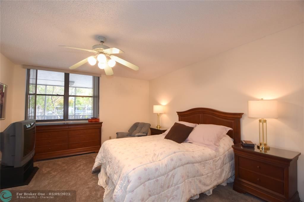For Sale: $350,000 (3 beds, 2 baths, 1396 Square Feet)
