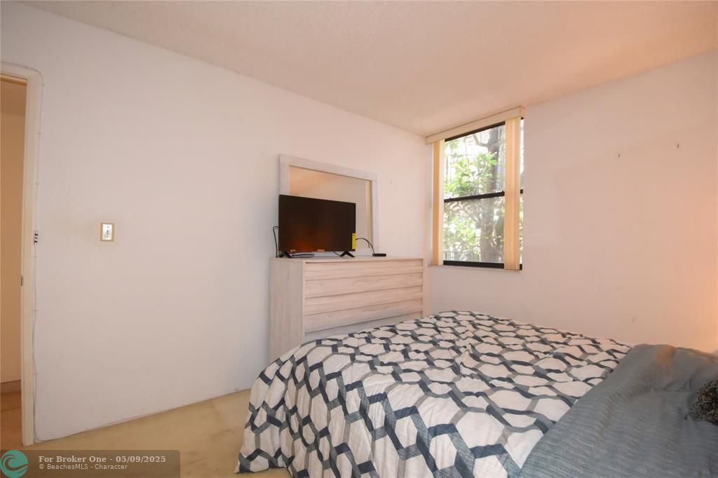For Sale: $350,000 (3 beds, 2 baths, 1396 Square Feet)