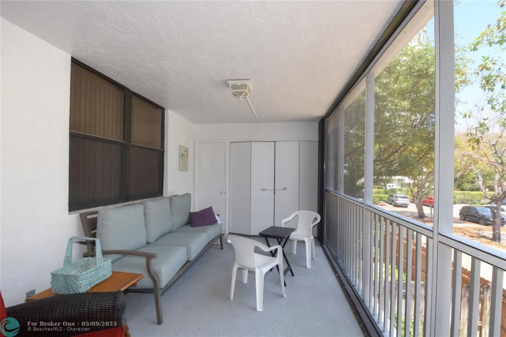 For Sale: $350,000 (3 beds, 2 baths, 1396 Square Feet)