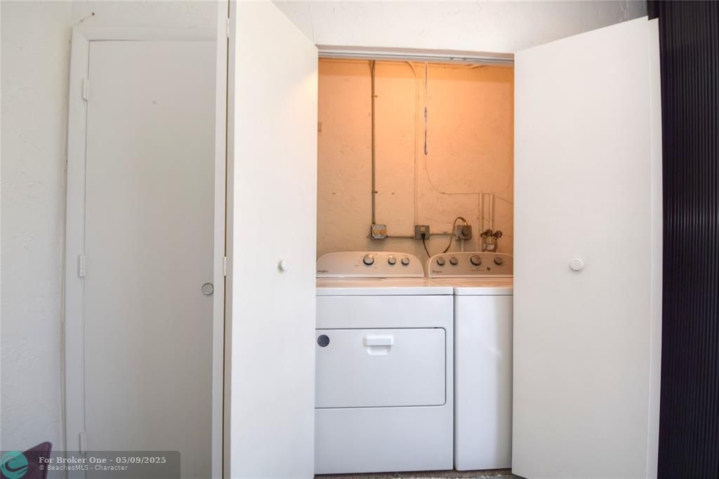 For Sale: $350,000 (3 beds, 2 baths, 1396 Square Feet)
