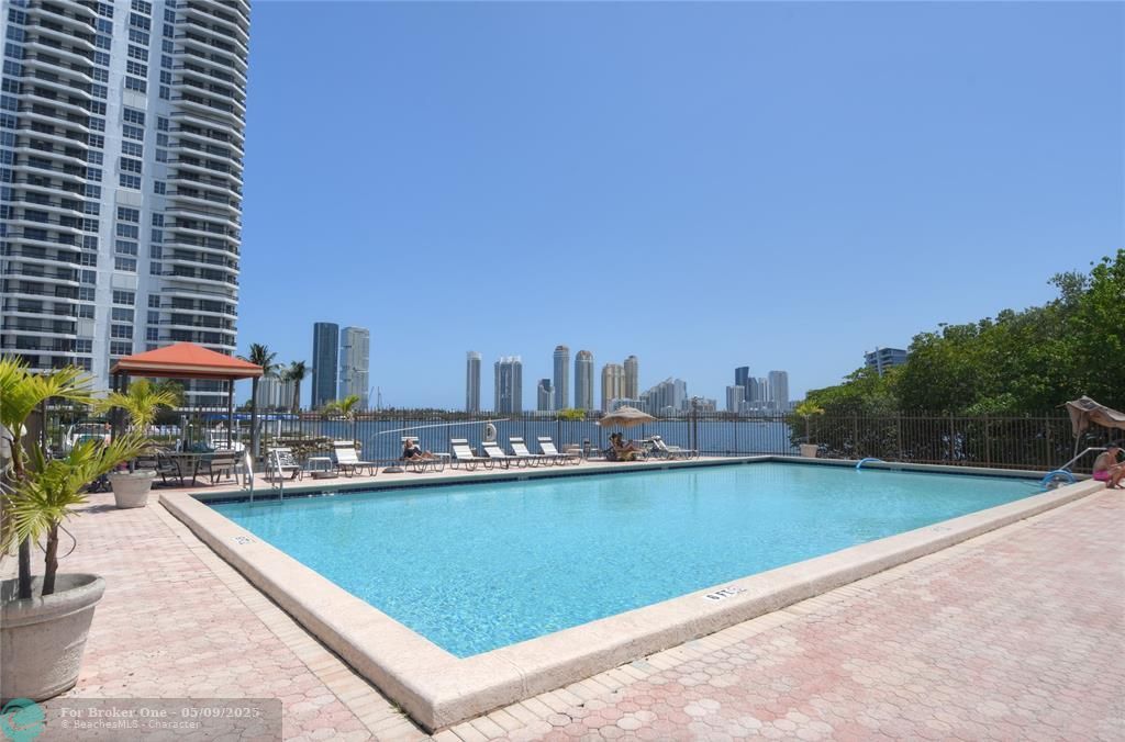 For Sale: $350,000 (3 beds, 2 baths, 1396 Square Feet)