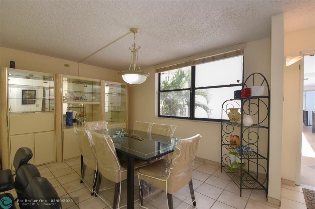 For Sale: $350,000 (3 beds, 2 baths, 1396 Square Feet)