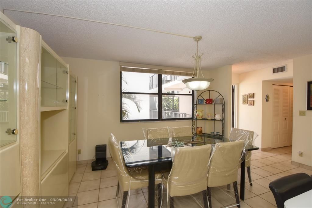 For Sale: $350,000 (3 beds, 2 baths, 1396 Square Feet)