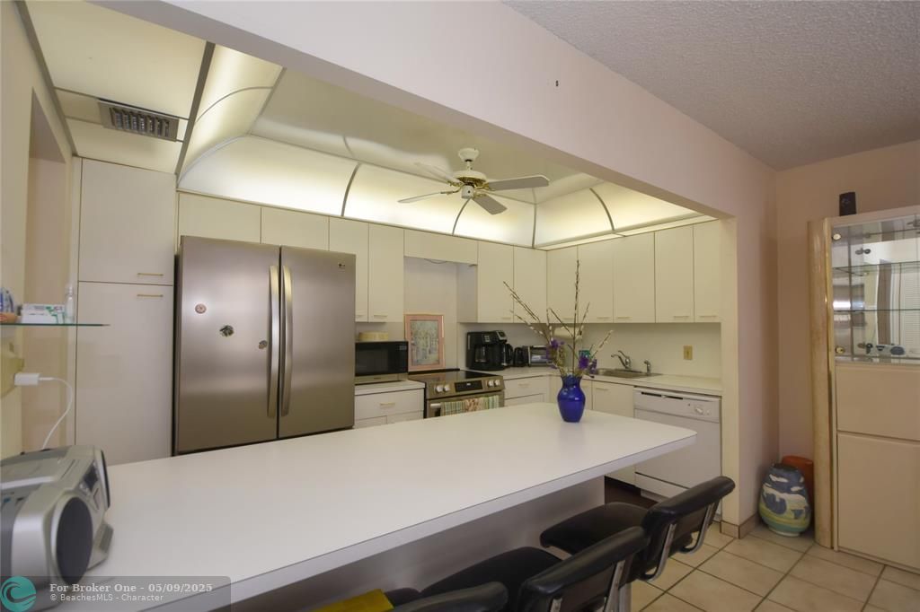 For Sale: $350,000 (3 beds, 2 baths, 1396 Square Feet)