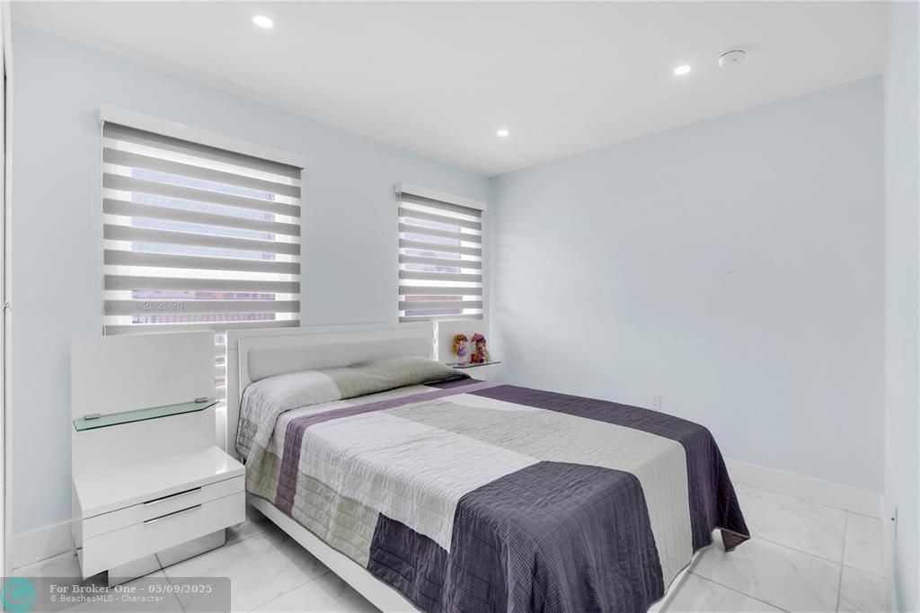 For Sale: $845,000 (5 beds, 4 baths, 1763 Square Feet)