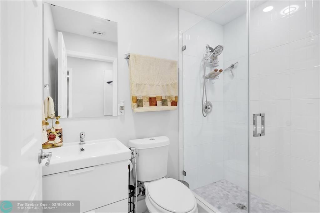 For Sale: $845,000 (5 beds, 4 baths, 1763 Square Feet)
