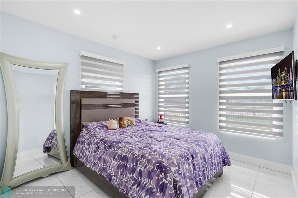 For Sale: $845,000 (5 beds, 4 baths, 1763 Square Feet)