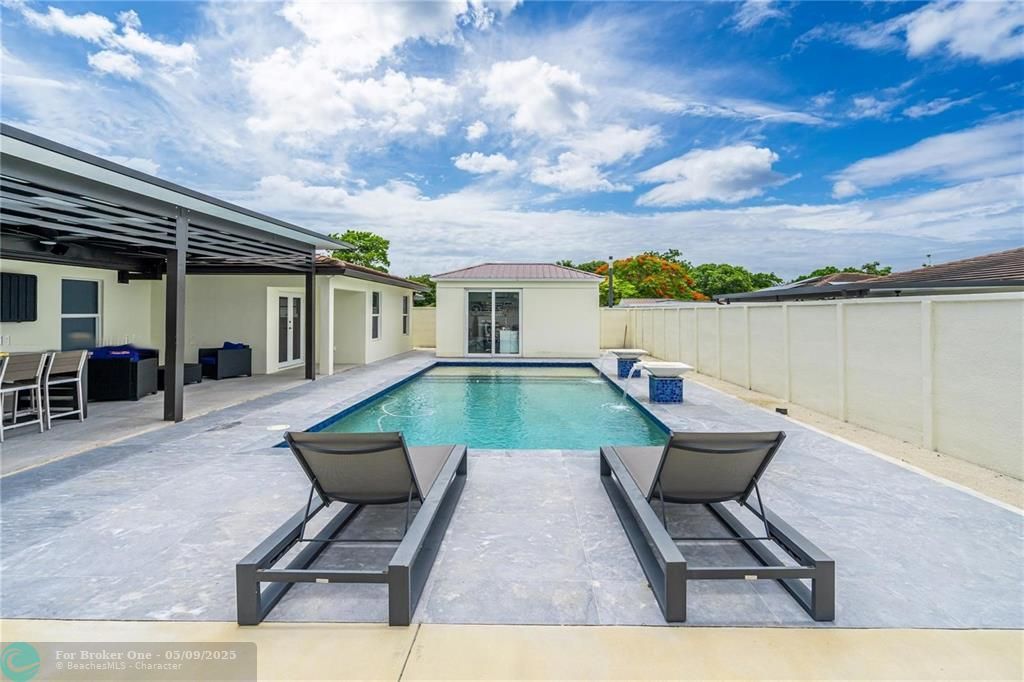 For Sale: $845,000 (5 beds, 4 baths, 1763 Square Feet)