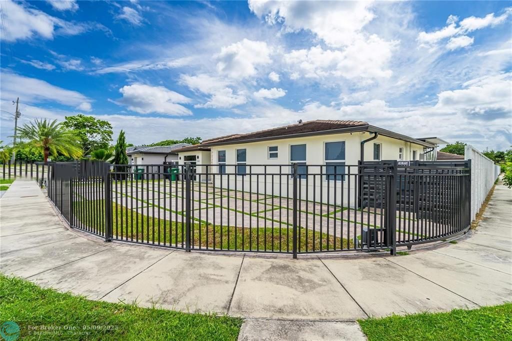 For Sale: $845,000 (5 beds, 4 baths, 1763 Square Feet)