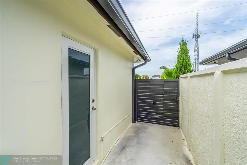 For Sale: $845,000 (5 beds, 4 baths, 1763 Square Feet)