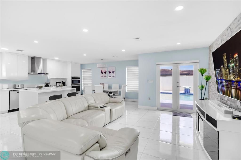 For Sale: $845,000 (5 beds, 4 baths, 1763 Square Feet)