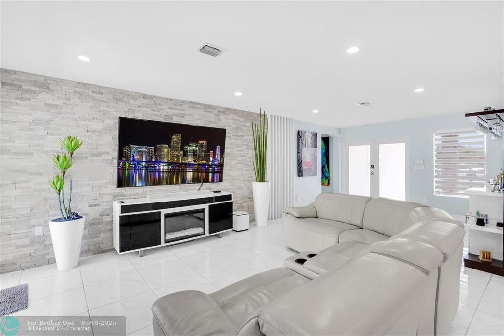 For Sale: $845,000 (5 beds, 4 baths, 1763 Square Feet)