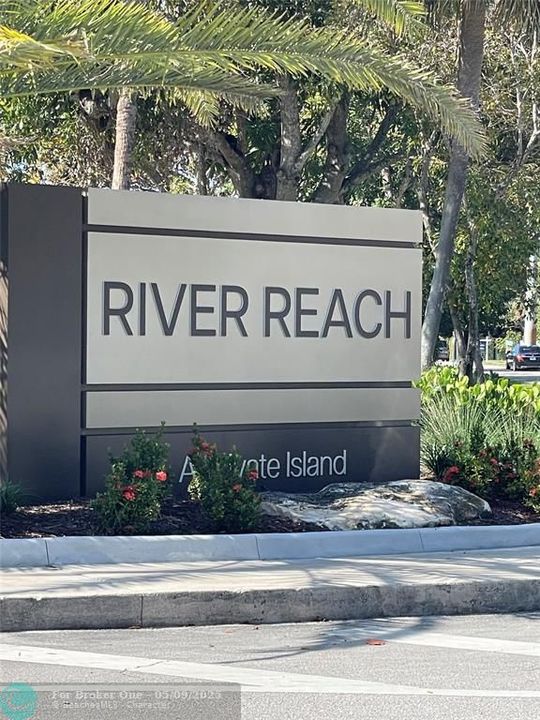 For Rent: $1,975 (1 beds, 1 baths, 930 Square Feet)