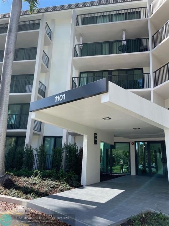 For Rent: $1,975 (1 beds, 1 baths, 930 Square Feet)