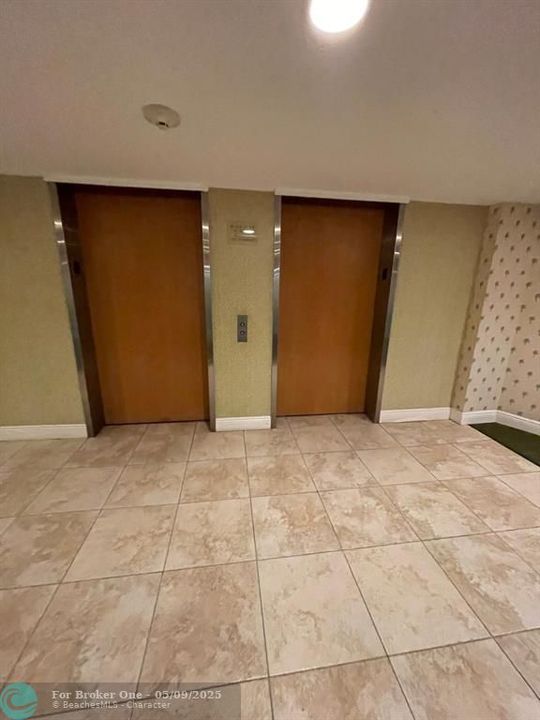 For Rent: $1,975 (1 beds, 1 baths, 930 Square Feet)