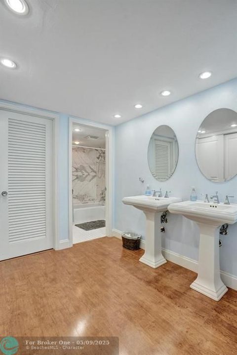 For Sale: $699,999 (2 beds, 2 baths, 1787 Square Feet)