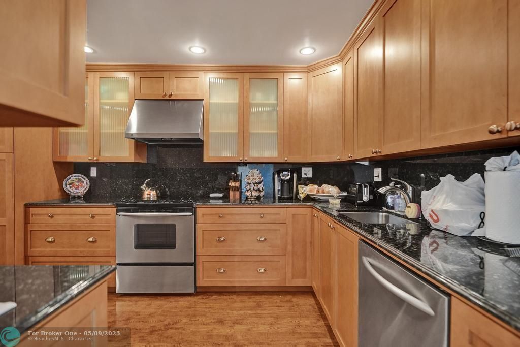 For Sale: $699,999 (2 beds, 2 baths, 1787 Square Feet)
