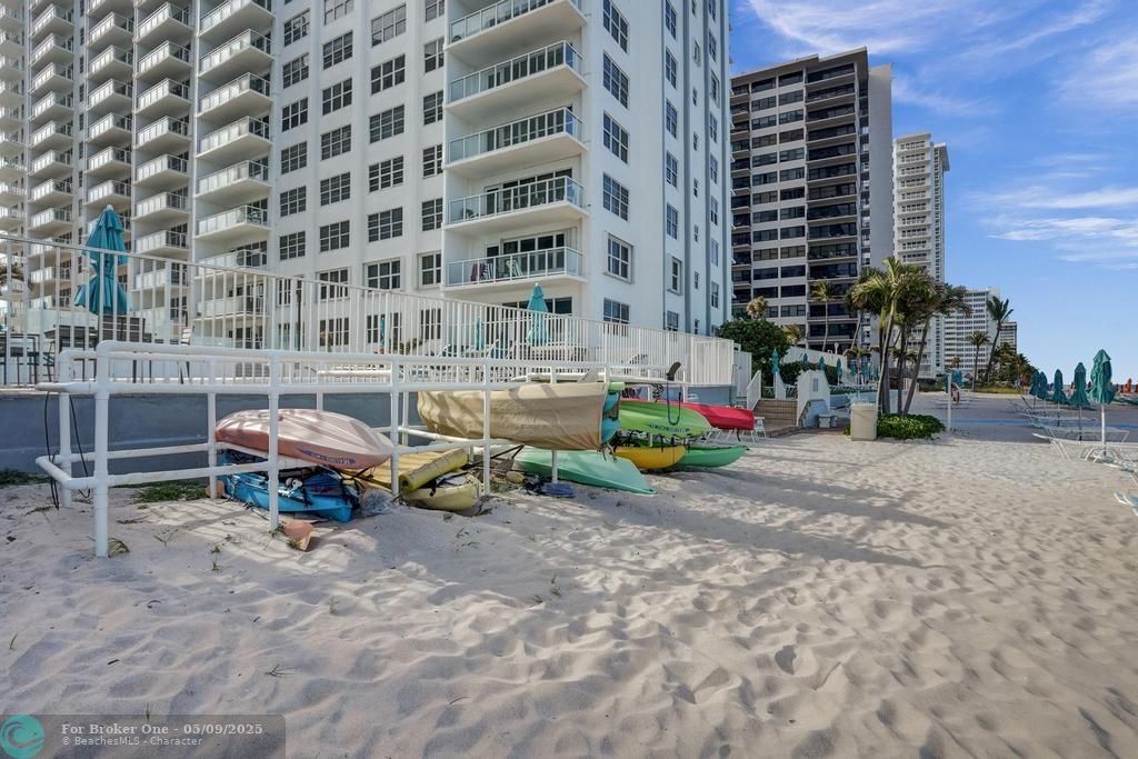 For Sale: $699,999 (2 beds, 2 baths, 1787 Square Feet)