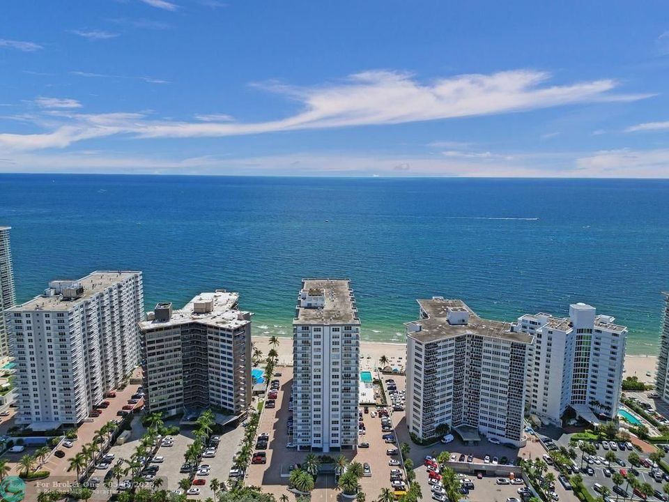 For Sale: $699,999 (2 beds, 2 baths, 1787 Square Feet)