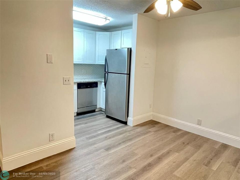 For Sale: $198,000 (2 beds, 1 baths, 752 Square Feet)
