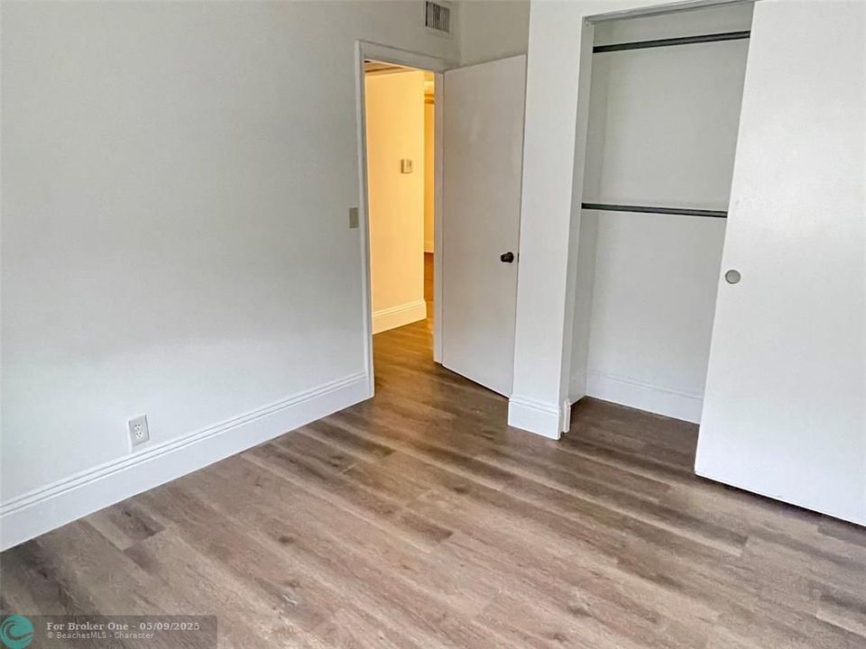 For Sale: $198,000 (2 beds, 1 baths, 752 Square Feet)