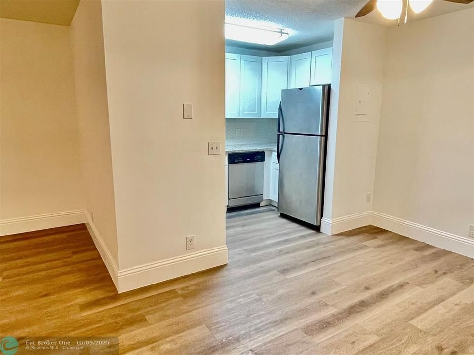 For Sale: $198,000 (2 beds, 1 baths, 752 Square Feet)
