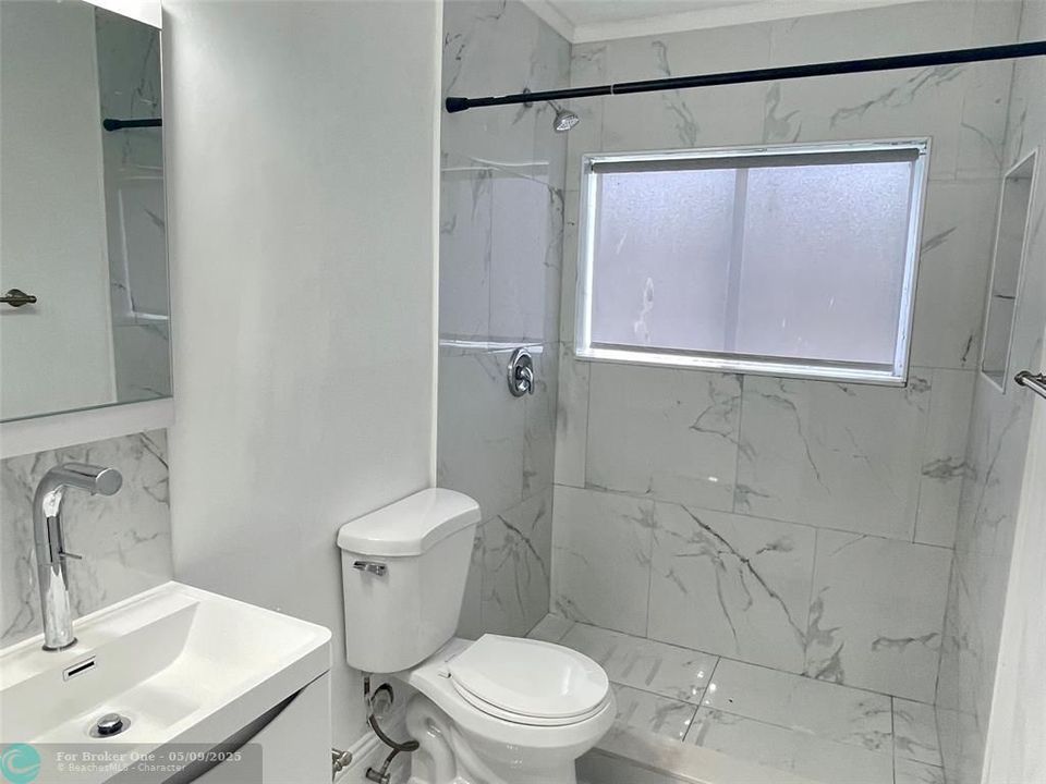 For Sale: $198,000 (2 beds, 1 baths, 752 Square Feet)