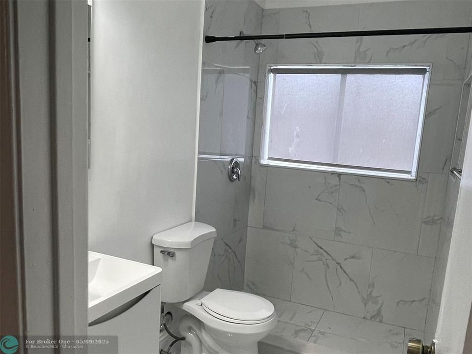For Sale: $198,000 (2 beds, 1 baths, 752 Square Feet)