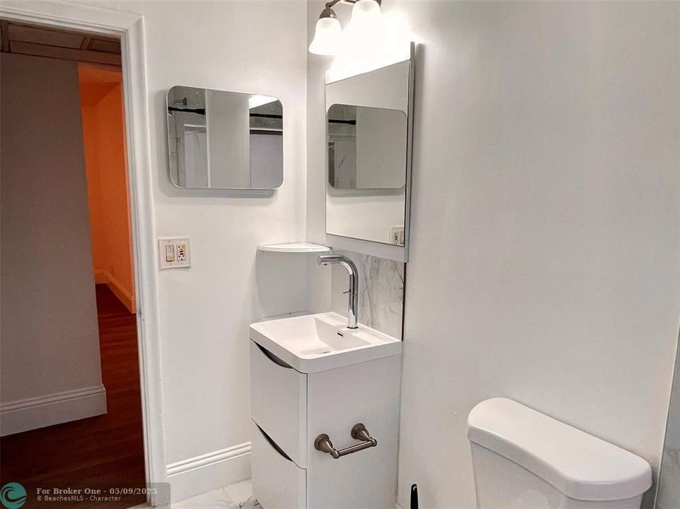For Sale: $198,000 (2 beds, 1 baths, 752 Square Feet)