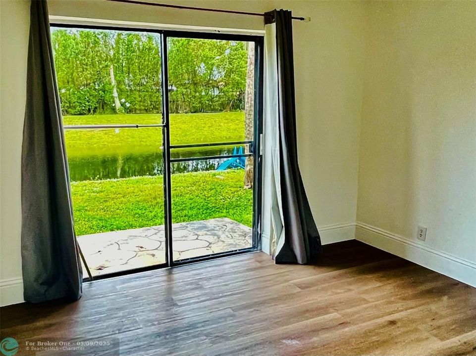 For Sale: $198,000 (2 beds, 1 baths, 752 Square Feet)
