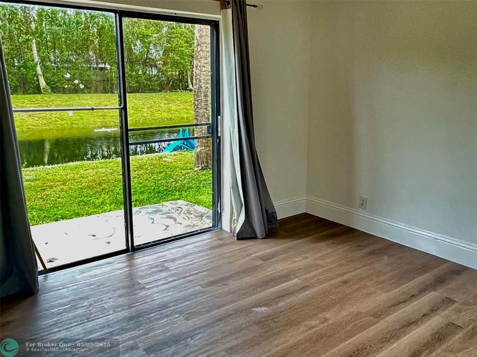 For Sale: $198,000 (2 beds, 1 baths, 752 Square Feet)