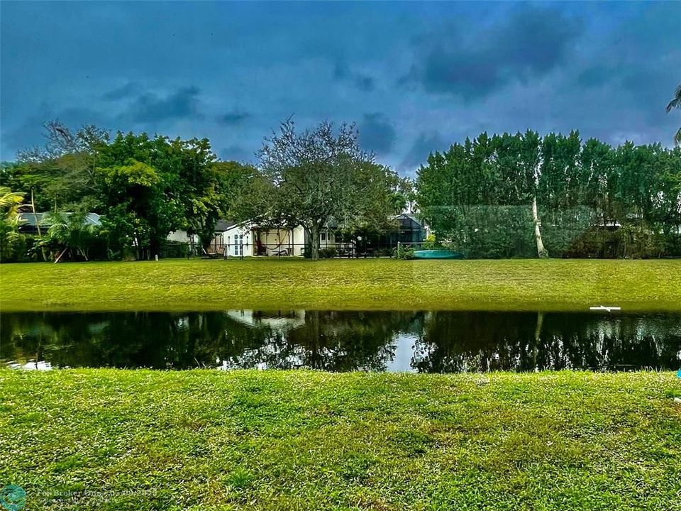 For Sale: $198,000 (2 beds, 1 baths, 752 Square Feet)