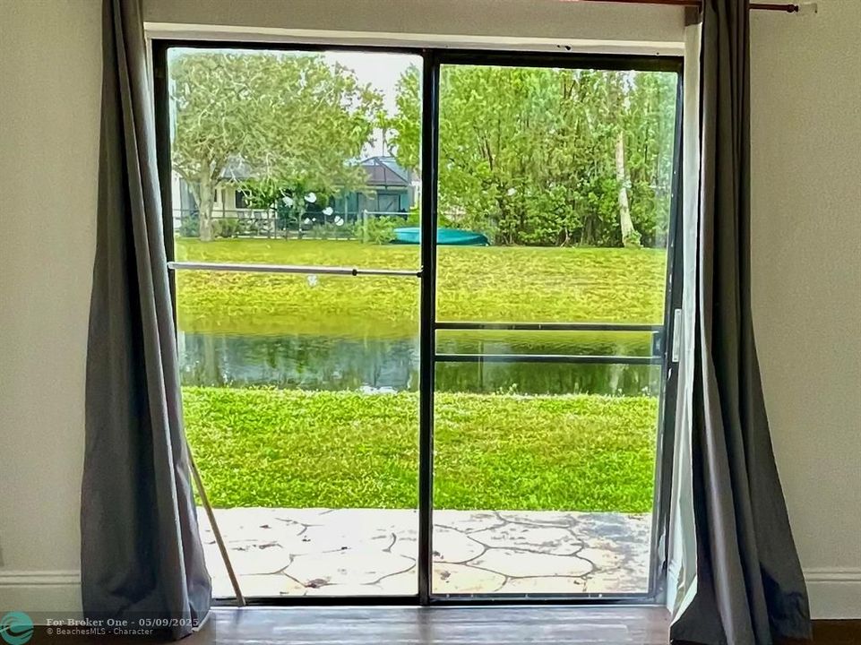 For Sale: $198,000 (2 beds, 1 baths, 752 Square Feet)