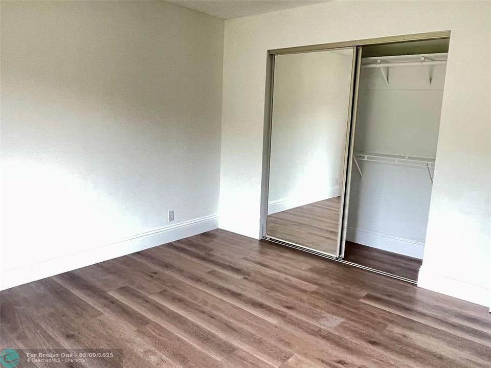 For Sale: $198,000 (2 beds, 1 baths, 752 Square Feet)
