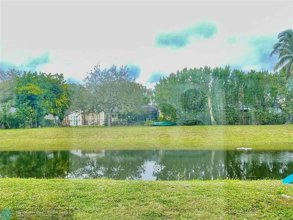 For Sale: $198,000 (2 beds, 1 baths, 752 Square Feet)
