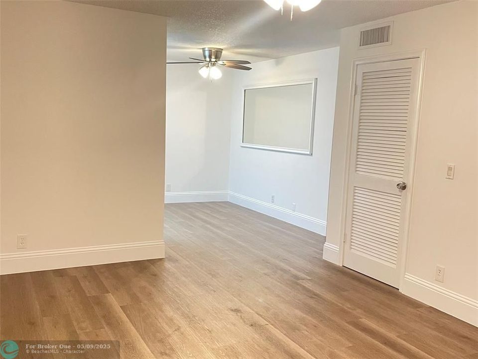 For Sale: $198,000 (2 beds, 1 baths, 752 Square Feet)