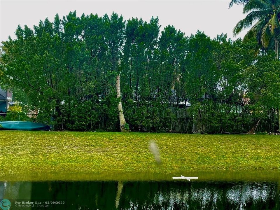 For Sale: $198,000 (2 beds, 1 baths, 752 Square Feet)