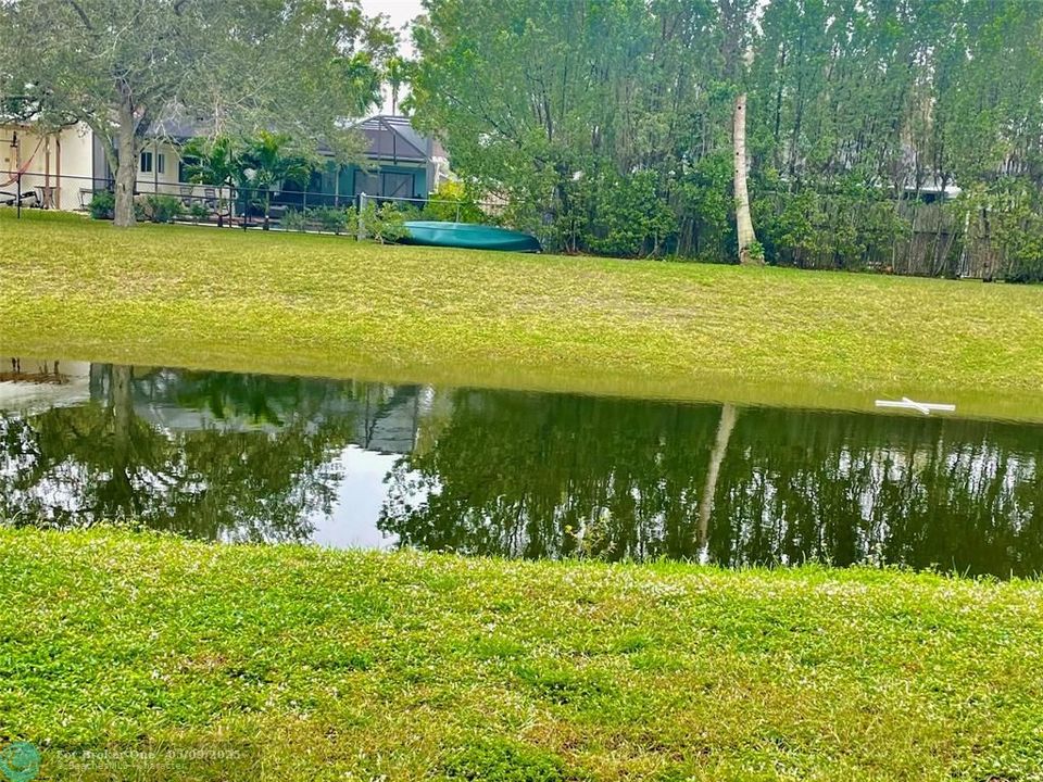 For Sale: $198,000 (2 beds, 1 baths, 752 Square Feet)
