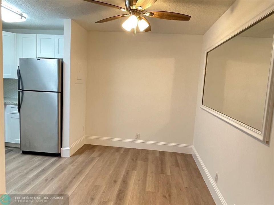 For Sale: $198,000 (2 beds, 1 baths, 752 Square Feet)
