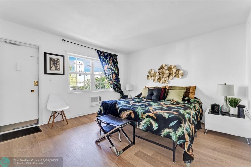 For Rent: $2,500 (1 beds, 1 baths, 585 Square Feet)