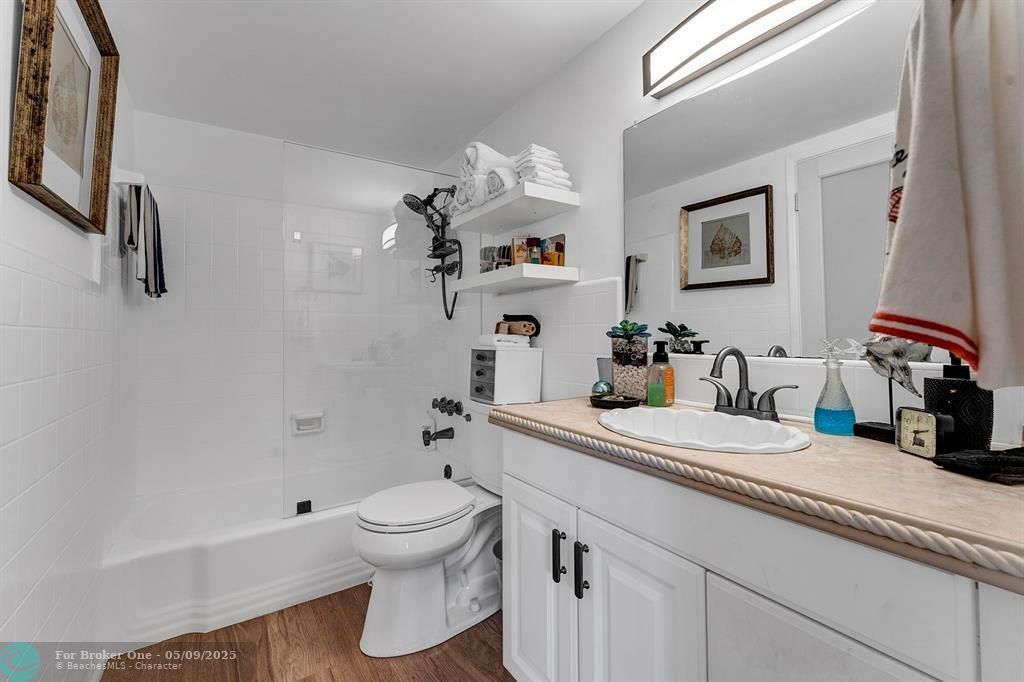 For Rent: $2,500 (1 beds, 1 baths, 585 Square Feet)