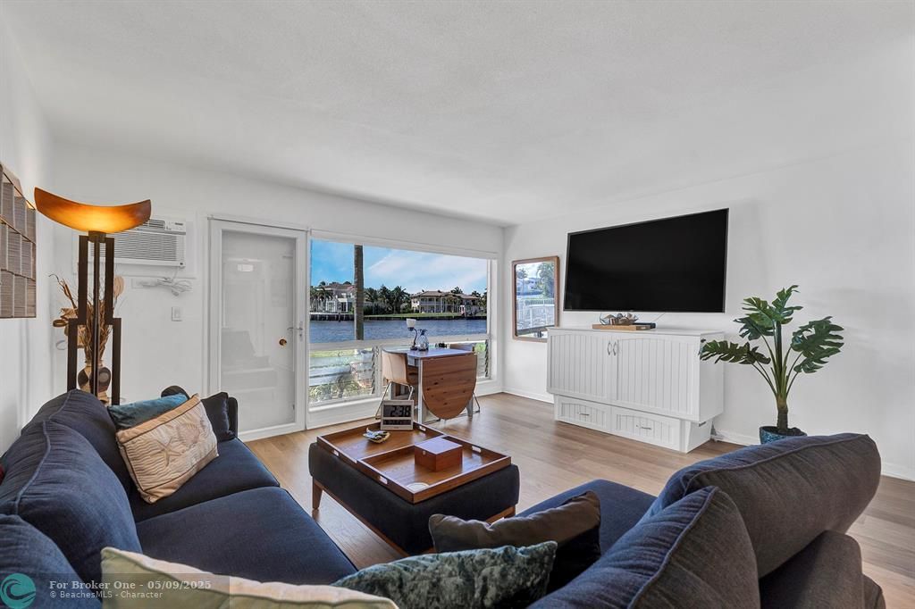 For Rent: $2,500 (1 beds, 1 baths, 585 Square Feet)